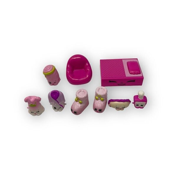 Shopkins Fashion Spree Slumber Party Fun Lot of Figures and Bed Incomplete - Picture 1 of 3
